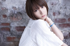 藍井エイルが10月19日（金）にデビュー1周年を迎え、1周年記念ニコ生配信を行った。_e0025035_1503540.jpg