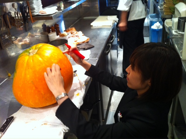 10月22日(月)のランチメニュー&ハロウィンカボチャ!!!_d0243849_2318144.jpg