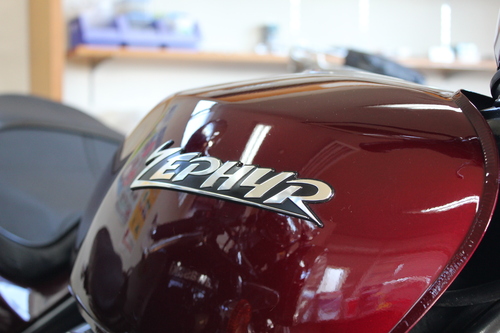 Kawasaki⇒ZEPHYRへエンブレム交換 (^▽^*) : エビス Kawasaki⇒ZEPHYRへエンブレム交換 (^▽^*) : エビス