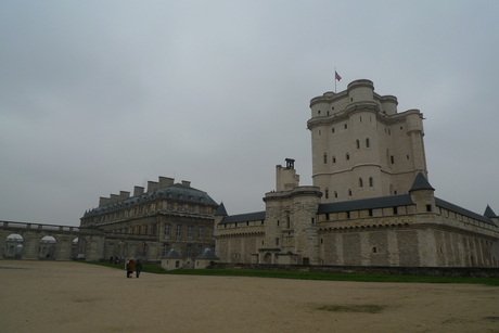 パリ郊外 ヴァンセンヌ城 Le Chateau De Vincennes おフランスの魅力