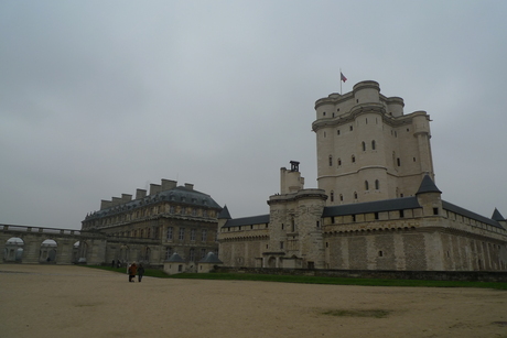 パリ郊外 ヴァンセンヌ城 Le Chateau De Vincennes おフランスの魅力 パリ郊外 ヴァンセンヌ城 Le Chateau De Vincennes おフランスの魅力