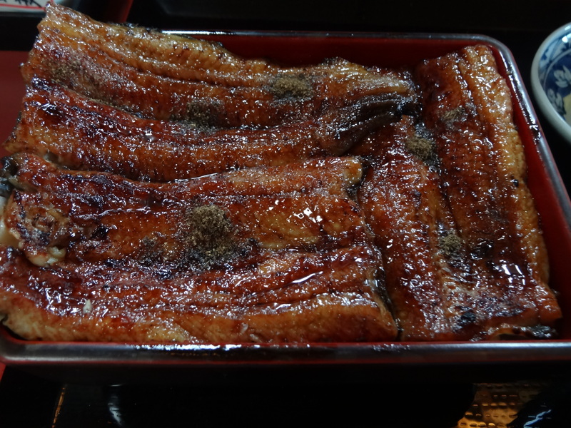 炭火焼きで美味しい鶏モモ肉の雉焼きと上鰻重です。_c0225997_2363790.jpg