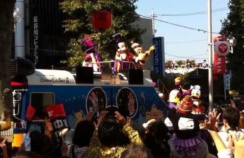 豊橋まつりにディズニーが来た ブログ あさめしまえのおじさん