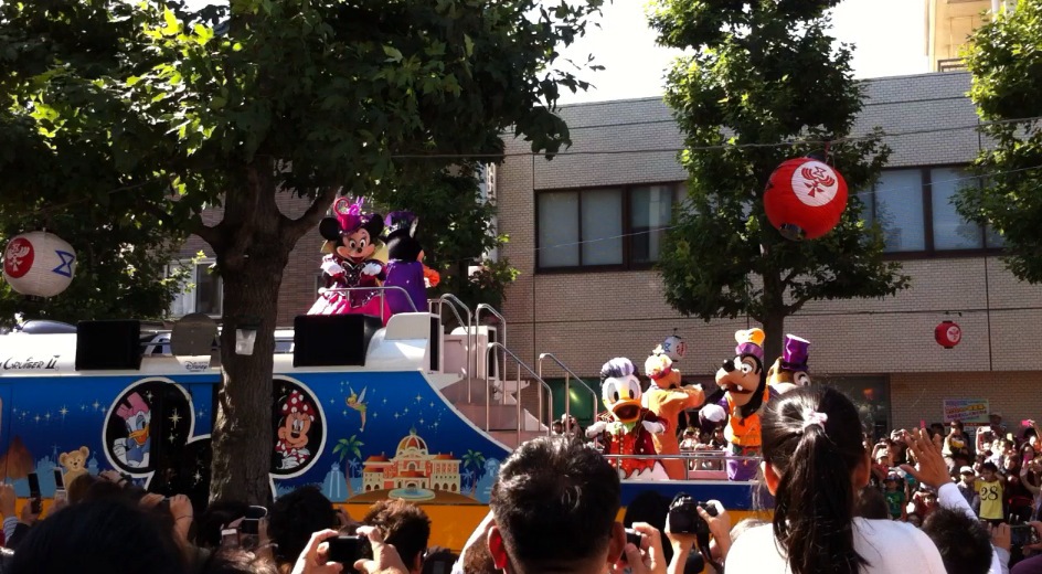 豊橋まつりにディズニーが来た ブログ あさめしまえのおじさん