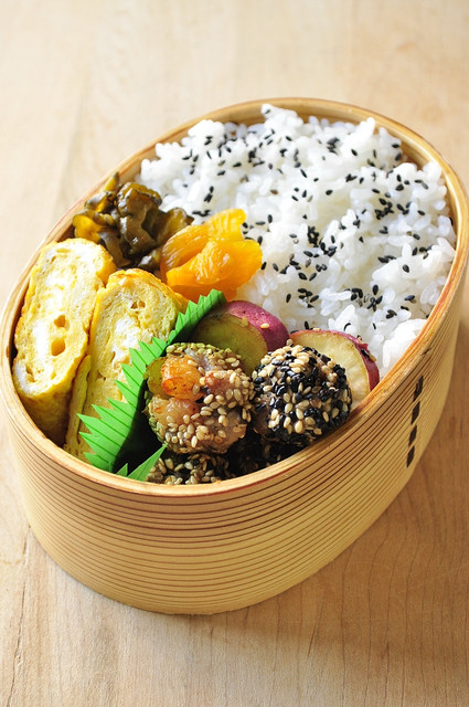 胡麻団子のお弁当_b0171098_829057.jpg