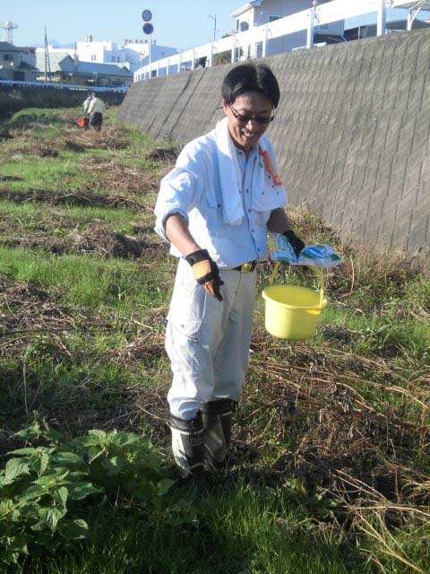 小潤井川で「菜の花」の種まき_f0141310_750471.jpg