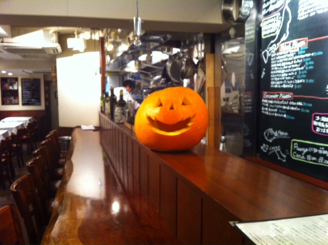 10月23日(火)のランチメニュー&しつこいようですがハロウィンカボチャ!!_d0243849_0353827.jpg