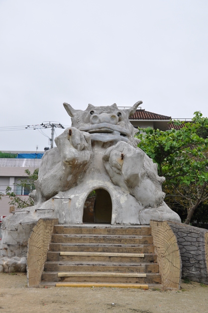 石垣島の巨大シーサー_e0171573_19514842.jpg