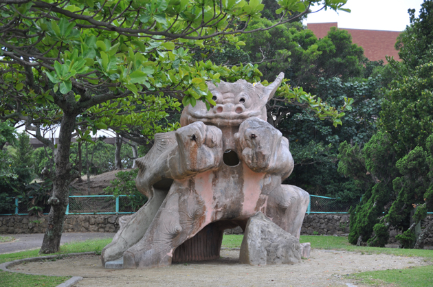石垣島の巨大シーサー_e0171573_19522095.jpg