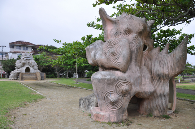 石垣島の巨大シーサー_e0171573_19524463.jpg