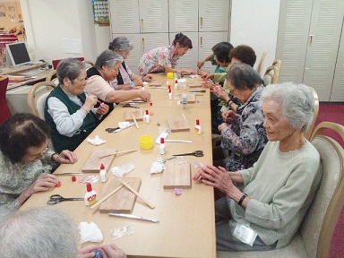 介護施設にてつまみ細工 第一回_c0122475_816539.jpg