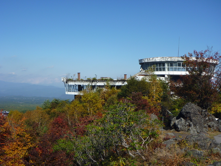 燃える秋～朽ちる廃墟_d0173081_13421626.jpg