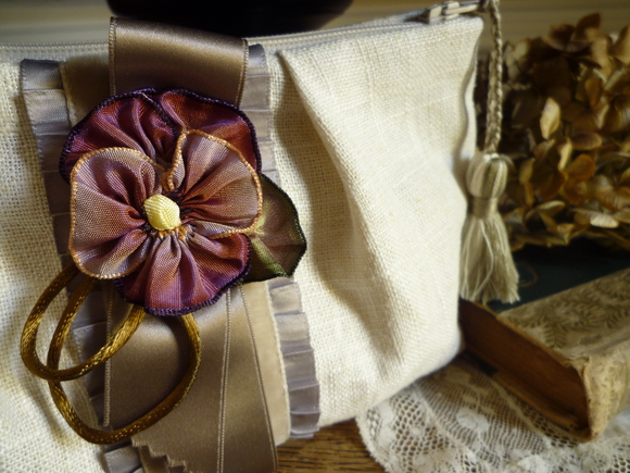 Essenceさんへの作品〜＊ribbon flower pouch＊_a0241043_9404832.jpg