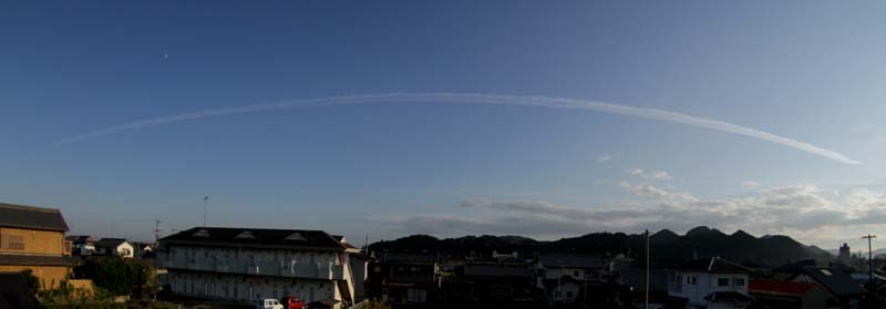 飛行機雲_c0177785_16294065.jpg