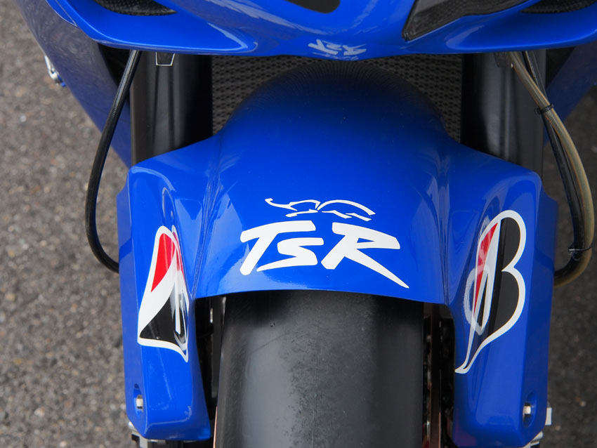 HONDA CBR1000RR ～２０１１鈴鹿８耐優勝マシン～_d0244687_21231988.jpg