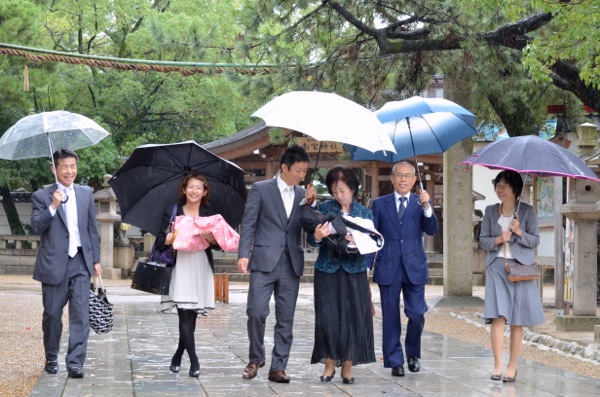 西宮神社でお宮参りの記念写真 結婚式カメラマンのブログ 西宮神社でお宮参りの記念写真 結婚式カメラマンのブログ