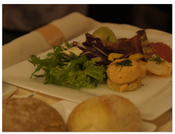 エーゲ海・アドリア海クルーズ(32) ロンドン線Cクラス機内食(復路) & またまた破損でラッキー!?_d0210324_7121779.jpg