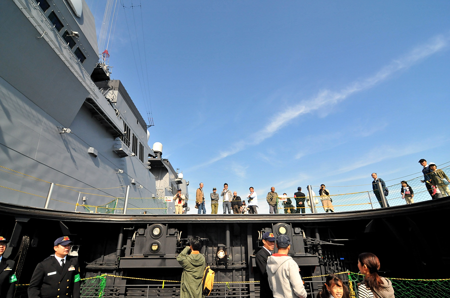 ヘリ搭載護衛艦「ひゅうが」神戸一般公開_d0148541_1934496.jpg