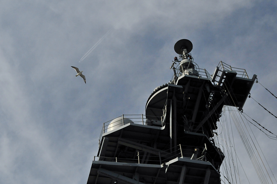 ヘリ搭載護衛艦「ひゅうが」神戸一般公開_d0148541_1943263.jpg