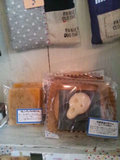 panierさん納品とエアプーとオレンジ紙テープ_c0246783_21335243.jpg