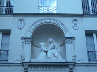 天使に導かれて　Chapelle Notre-Dame de la Médaille Miraculeuse_c0203401_11684.jpg