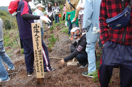 岬高校「山海人プロジェクト２０１２」（第１学年）「孝子の森で植樹しよう！」_c0108460_21225190.jpg