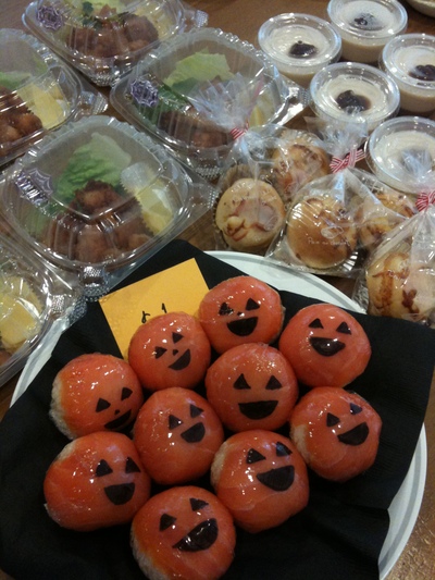 Bake Sale@Halloween event_a0141892_21572.jpg