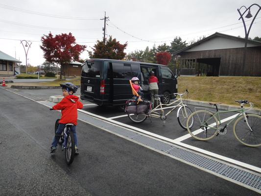 家族でサイクリング_c0132901_20385542.jpg