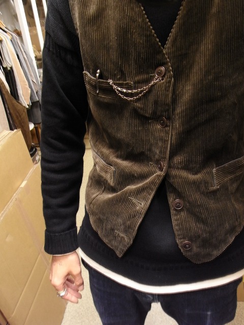selffoto 168 ニットにベスト_e0130546_18485354.jpg