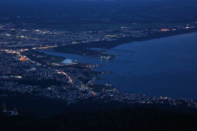 青森県むつ市　釜臥山の夜景、日本三大夜景、陸奥湾の秋、素敵な夜景の写真、秋の夜　夜景、渡辺水産_d0181492_2211133.jpg