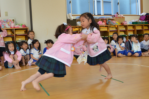 年中組ゲーム大会 いちご組お別れ会 12 10 31 水 大手幼稚園ブログ