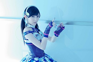 渡辺麻友3rdシングル「ヒカルものたち」ジャケット写真で“2.5次元アイドルまゆゆ”！？_e0025035_10392174.jpg