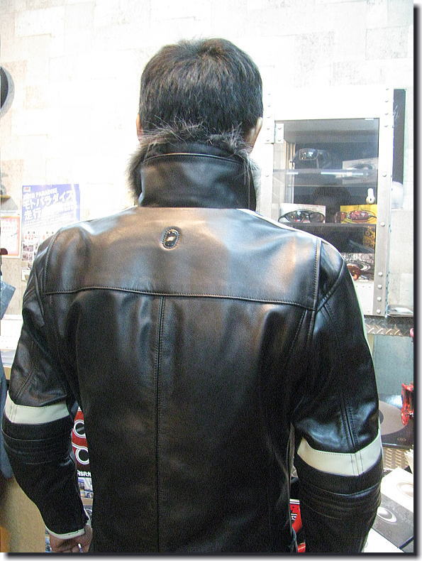 HYOD LEATHER JACKETをまとった男_f0178858_18574974.jpg