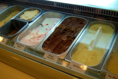 Ice Cream Gallery @ Valley Point : ローカルのアイスクリーム屋さんで、ちょっと一息しながら。_e0271868_10304751.jpg