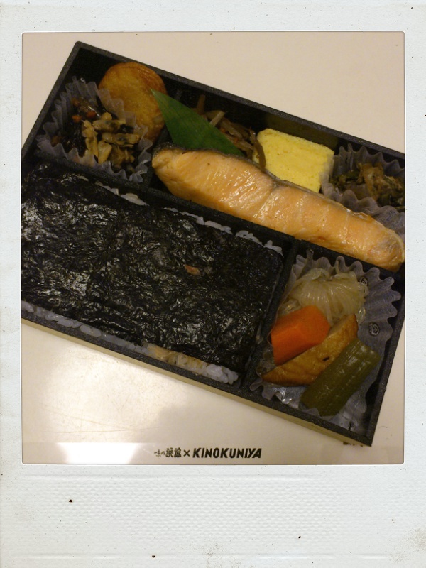 帰ってきました&美味な鮭海苔弁当_b0065587_2002151.jpg