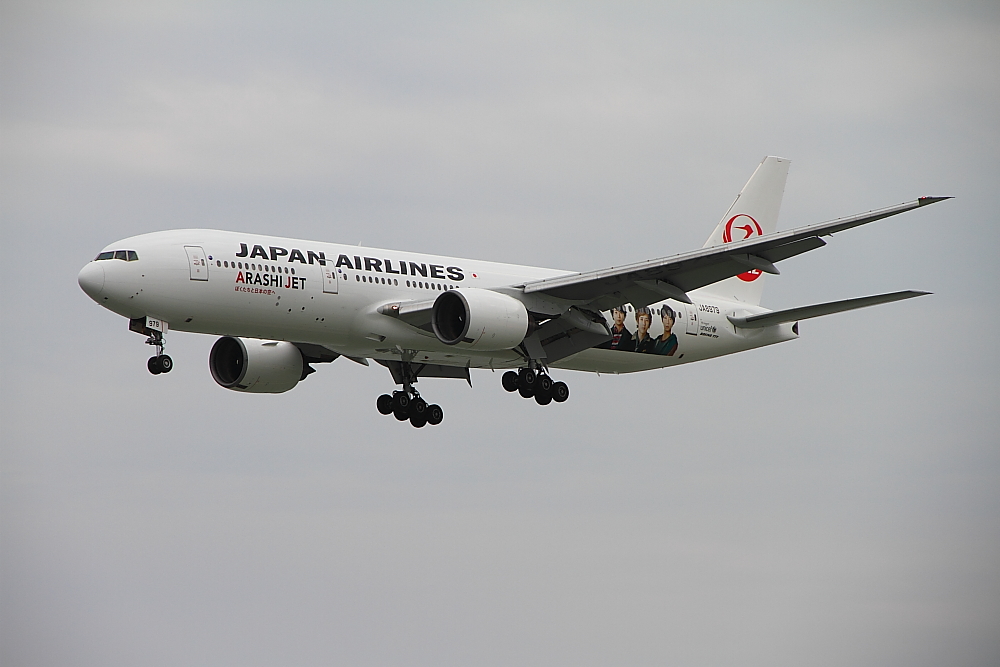 那覇空港　JAL嵐JETを撮りました_e0204891_16312389.jpg