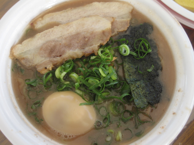 東京ラーメンショー2012@駒沢オリンピック公園中央広場Vol.1(1杯、2杯目)_b0042308_1843173.jpg