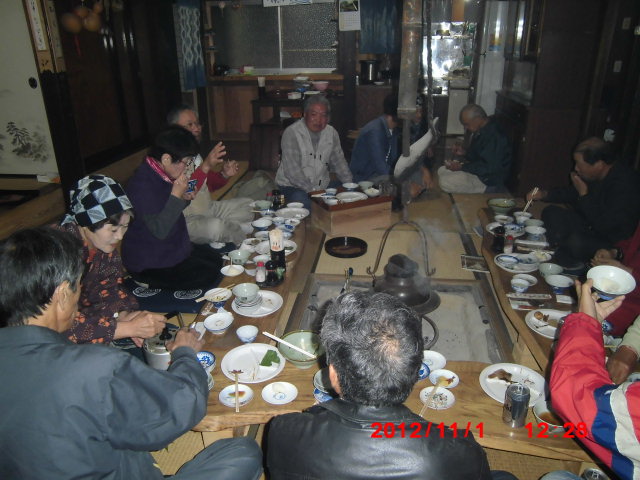 第６回　食べ歩き会を行う!_a0120468_1983356.jpg