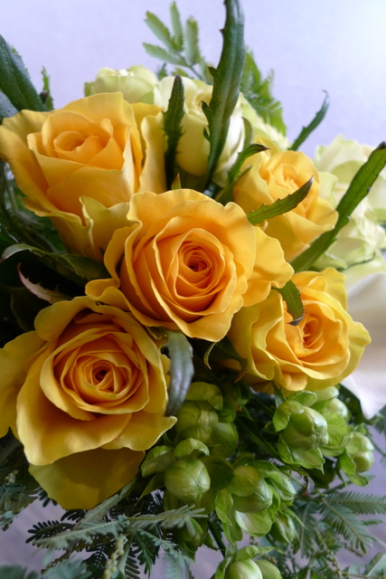 黄色いバラがお好きな方への誕生日花束。_b0171193_20171224.jpg
