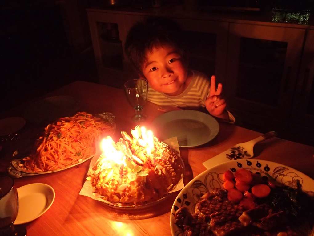 レンジ醤油糀の牛煮弁当と息子誕生日ケーキ_b0171098_8344297.jpg
