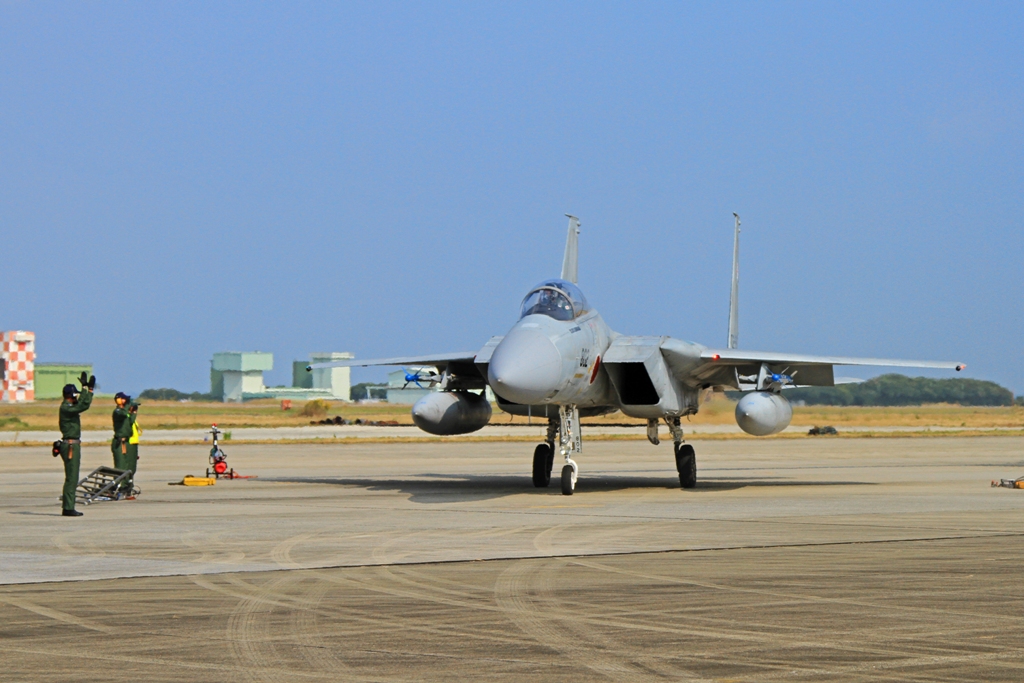 築城基地航空祭　～F-15 模擬ｽｸﾗﾝﾌﾞﾙ～_e0295041_1420023.jpg