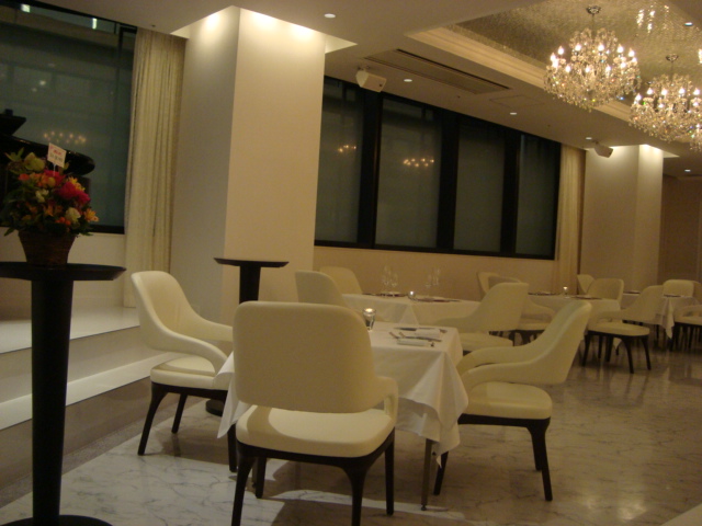 銀座「Restaurant MASA UEKI」へ行く。_f0232060_13433915.jpg