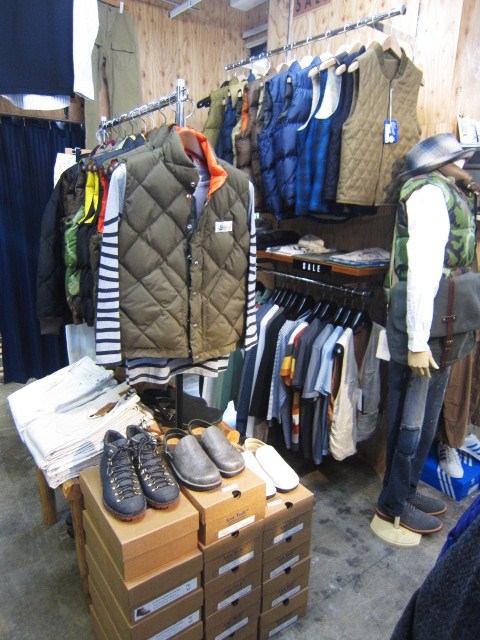 Crescent Down Works ・・・ Down VEST!今秋冬も良い別注モノが出来ました~★_d0152280_123551.jpg