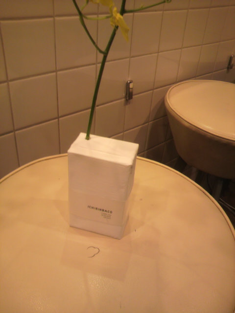 『素敵な一輪挿し』_a0075684_23295920.jpg