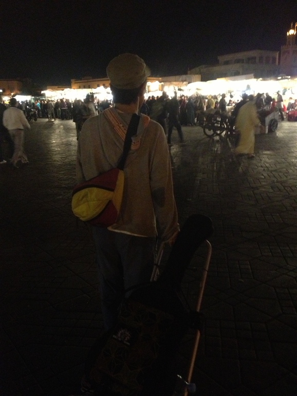 Djemaa el-Fna Busking Photo（ジャマ・エル・フナの陣）_b0164291_3295219.jpg