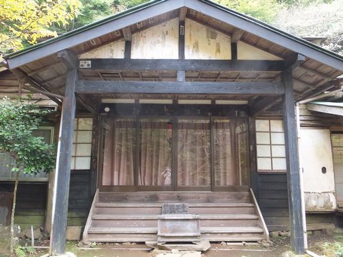 「茶湯寺」の涅槃仏は拝観出来ずとも木喰の写を間近に。_f0120102_2243232.jpg