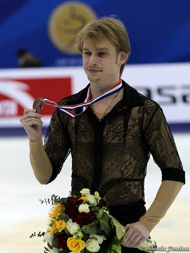 町田樹選手GPS初優勝！ファイナル一番乗りを決める　－2012中国杯・男子シングル_b0038294_16491978.jpg