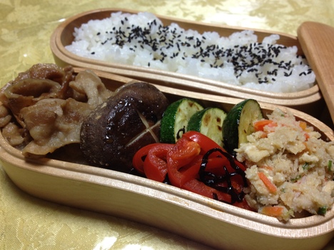 １１月６日　大根と豚バラの煮物弁当_b0044825_8231097.jpg