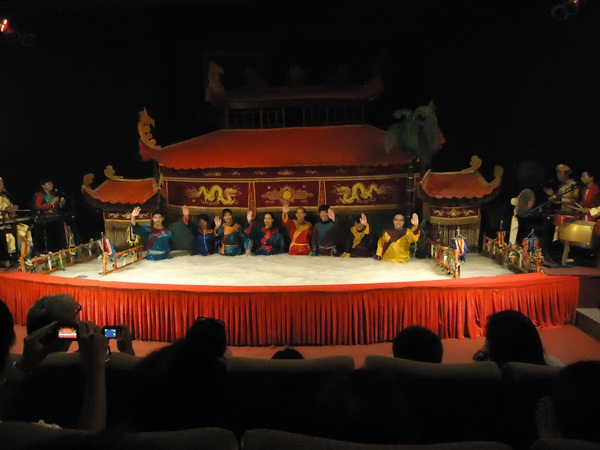 水上人形劇_a0199979_17212991.jpg