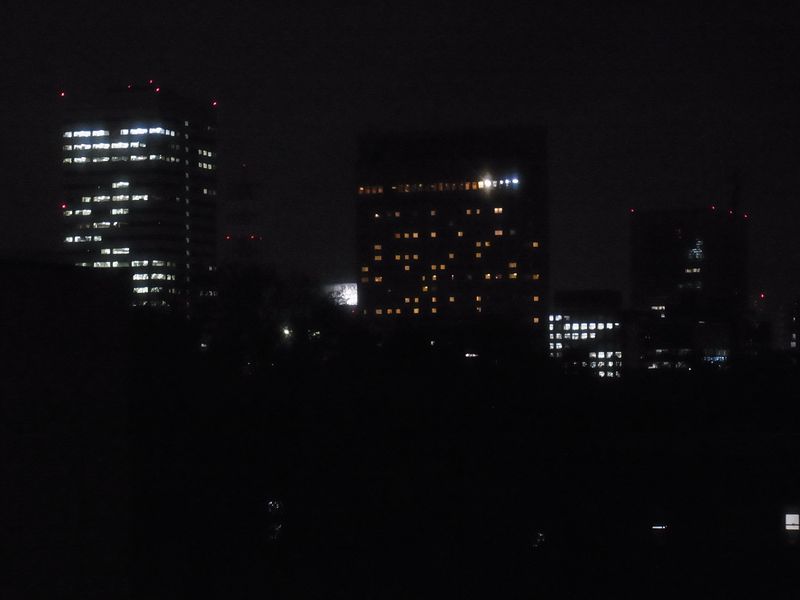 雨の夜に確認した「例のビル」_c0025115_20291518.jpg
